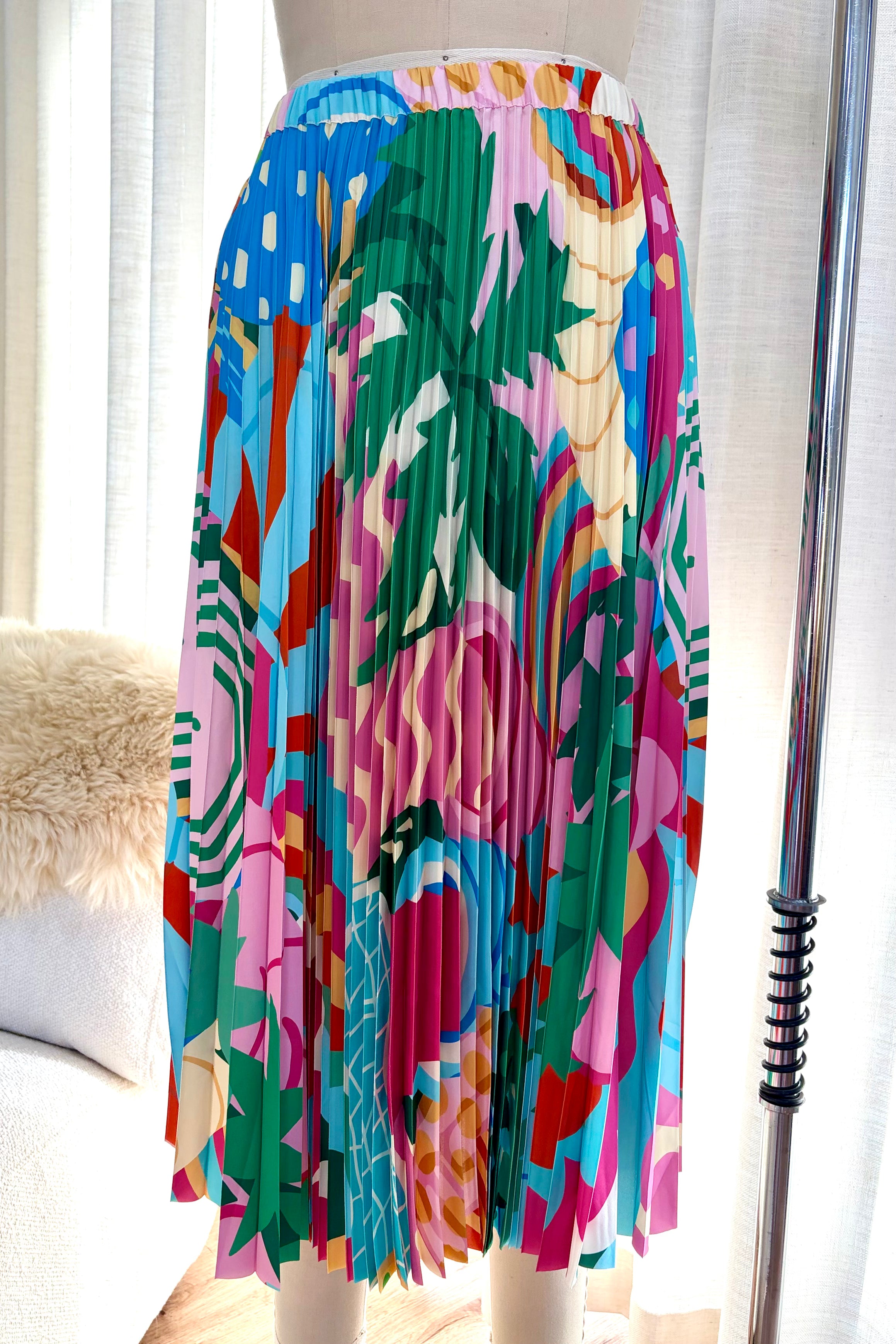 Wet n Wild Pleated Skirt - Sample AU 10-12