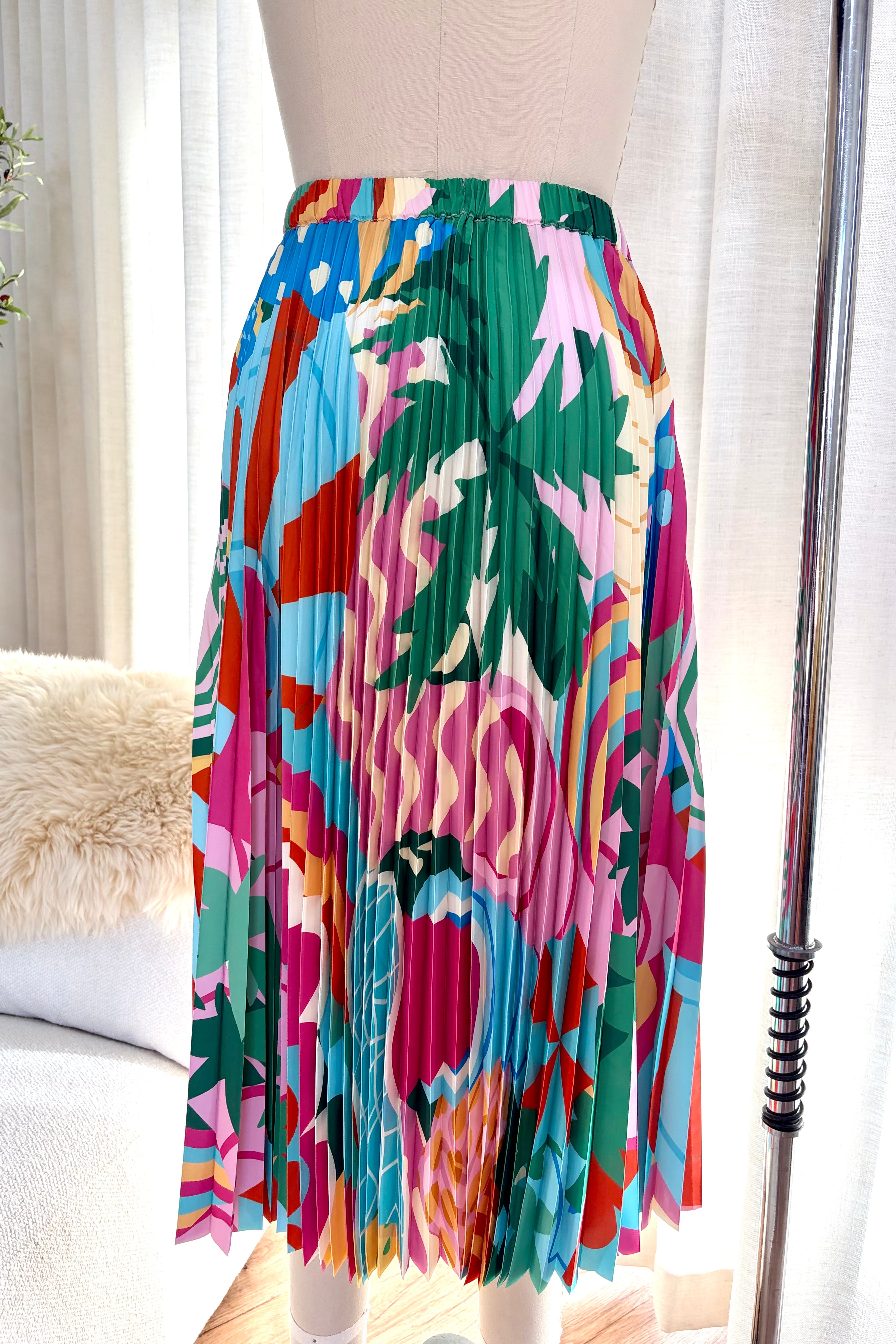 Wet n Wild Pleated Skirt - Sample AU 10-12