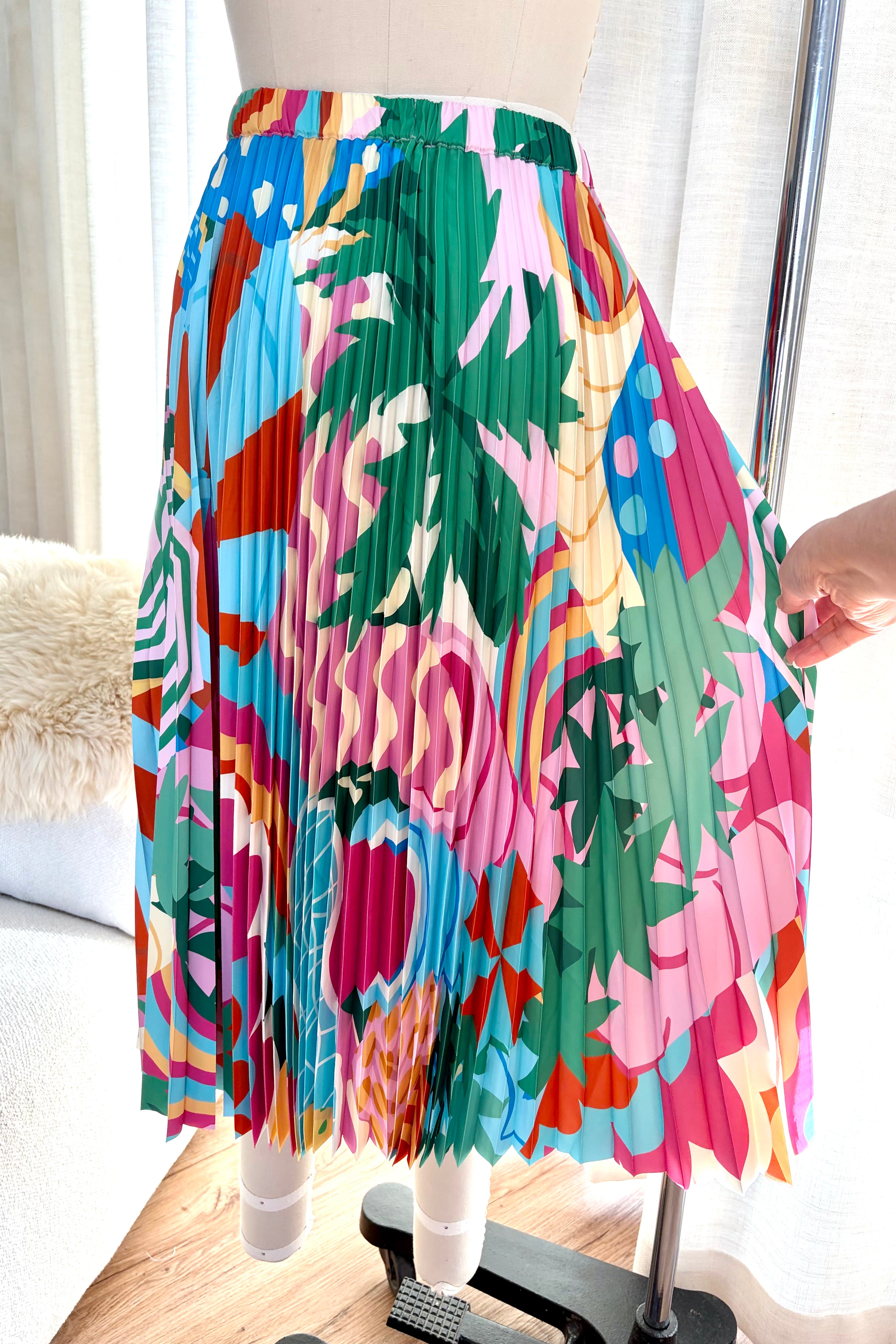 Wet n Wild Pleated Skirt - Sample AU 10-12