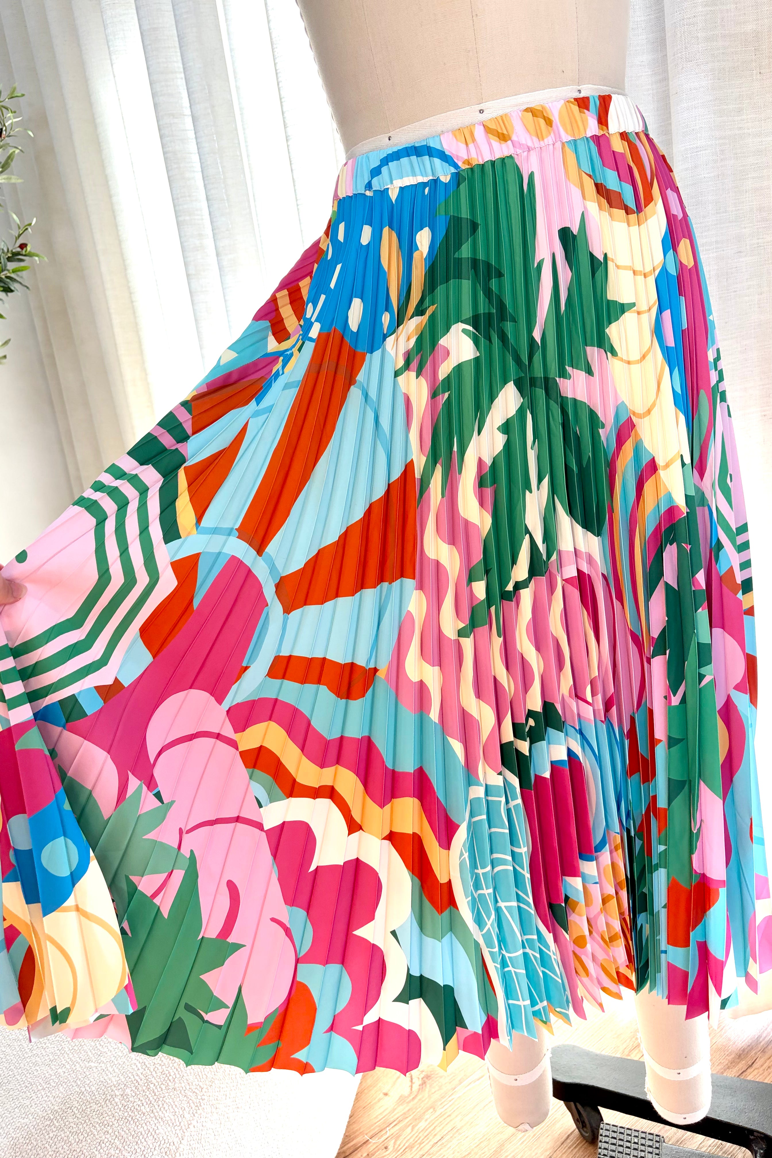 Wet n Wild Pleated Skirt - Sample AU 10-12